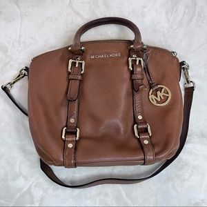 Micheal kors hand bag/purse with shoulder strap brown